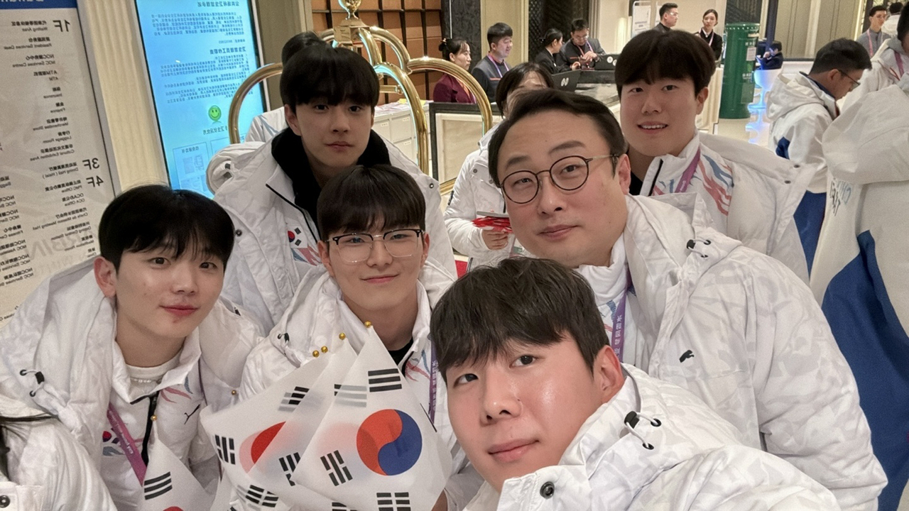 하얼빈 동계아시안게임 컬링대회에서 은메달 획득한 경일대 선수들.[경일대 제공]
