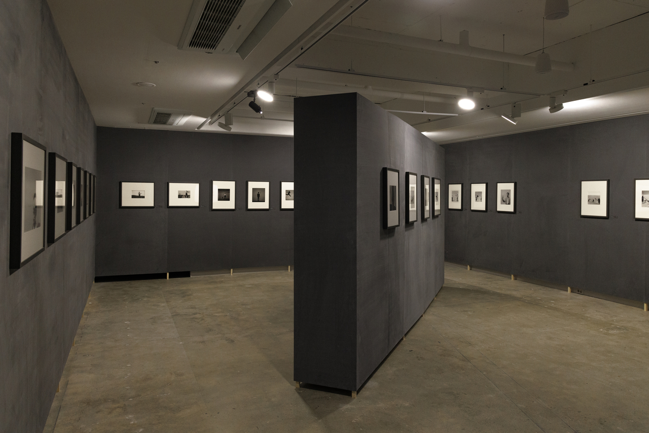 Installation view of "Theatre of the Dunes" at piknic in Seoul (Courtesy of piknic)