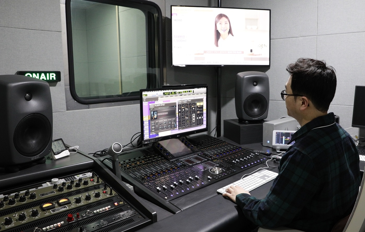 AI를 활용해 후시 녹음 편집을 진행하는 모습 [SK스토아 제공]
