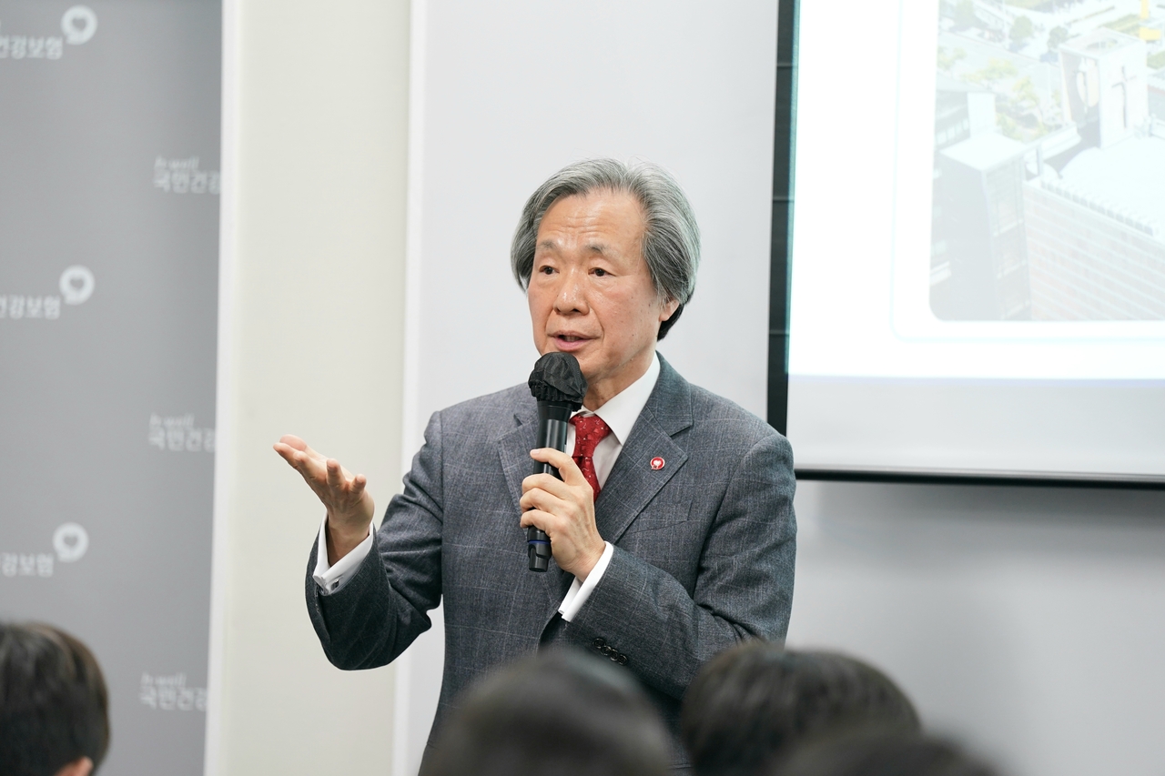 정기석 국민건강보험공단 이사장이 20일 서울 여의도 영등포북부지사에서 기자간담회를 열고 공단의 올해 핵심 추진과제들을 설명하고 있다.[국민건강보험공단 제공]