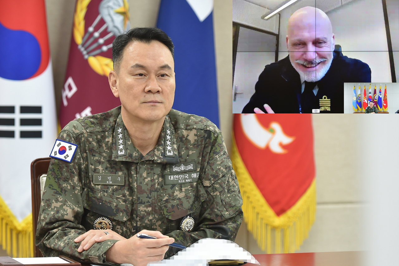JCS Chairman Adm. Kim Myung-soo and Adm. Giuseppe Cavo Dragone, chair of the NATO military committee, talks during a phone conversation, Thursday. (Yonhap)