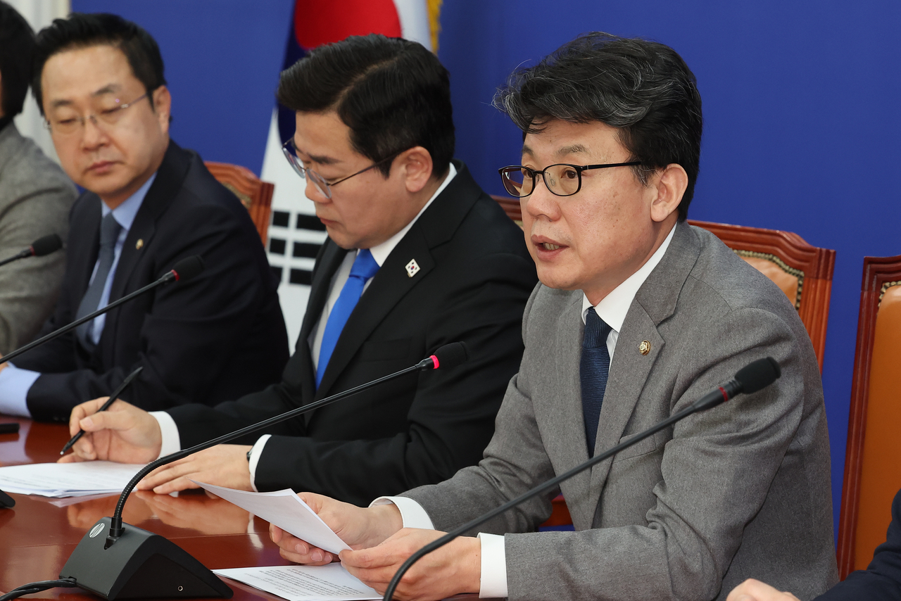 진성준 더불어민주당 정책위의장이 20일 서울 여의도 국회에서 열린 정책조정회의에서 발언하고 있다. [연합]