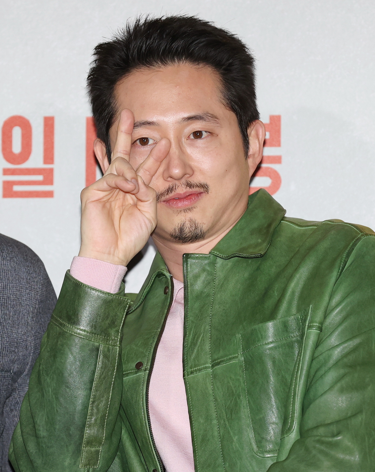 20일 서울 강남구 메가박스 코엑스점에서 열린 영화 ‘미키17’ 기자간담회에서 배우 스티븐 연이 포즈를 취하고 있다. 연합