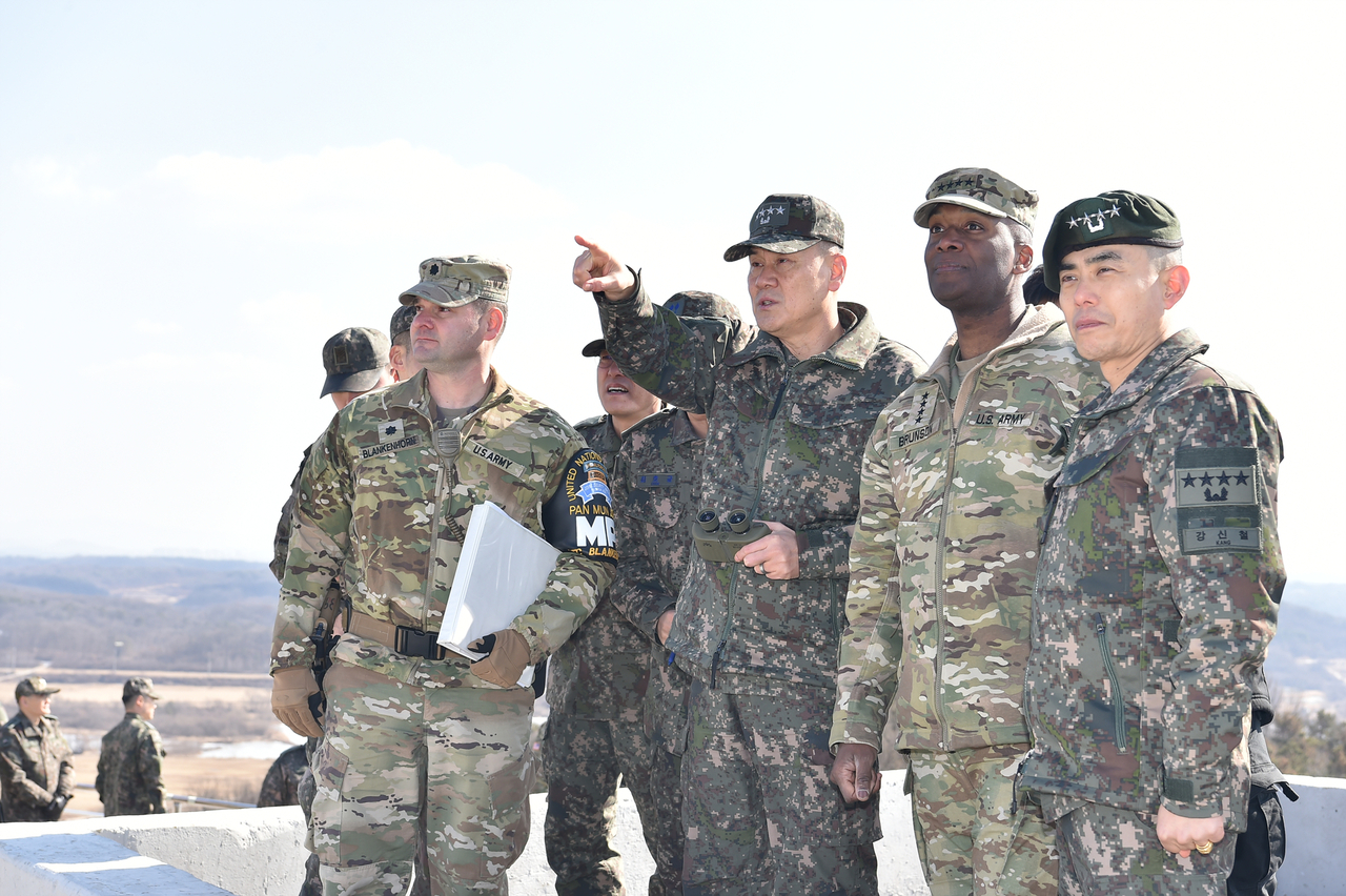 Adm. Kim Myung-soo (third from right), chairman of South Korea's Joint Chiefs of Staff, inspects the Joint Security Area at Panmunjom in Paju, Gyeonggi Province, on Friday, alongside Gen. Xavier Brunson (second from right), commander of the South Korea-US Combined Forces Command and head of US Forces Korea. (South Korea's Joint Chiefs of Staff)