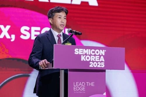Kwak Noh-jung, chief executive officer of SK hynix Inc., delivers a speech during Semicon Korea 2025. (Kwak Noh-jung's LinkedIn account)