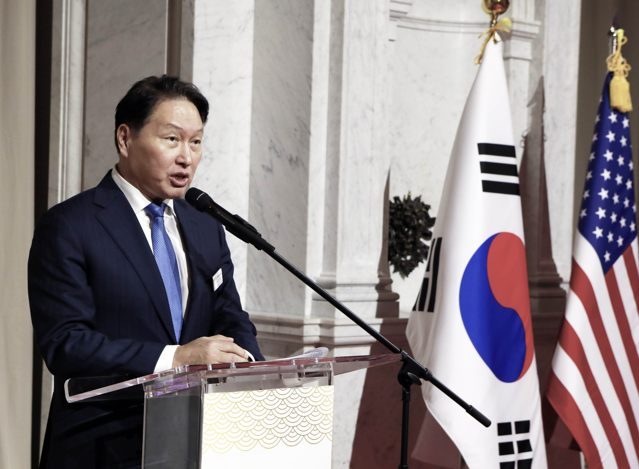 Korea Chamber of Commerce and Industry Chair Chey Tae-won, who also heads SK Group, delivers an opening address at a Korea-US Business Night event at the Thomas Jefferson Library of Congress Building in Washington on Wednesday. (KCCI)