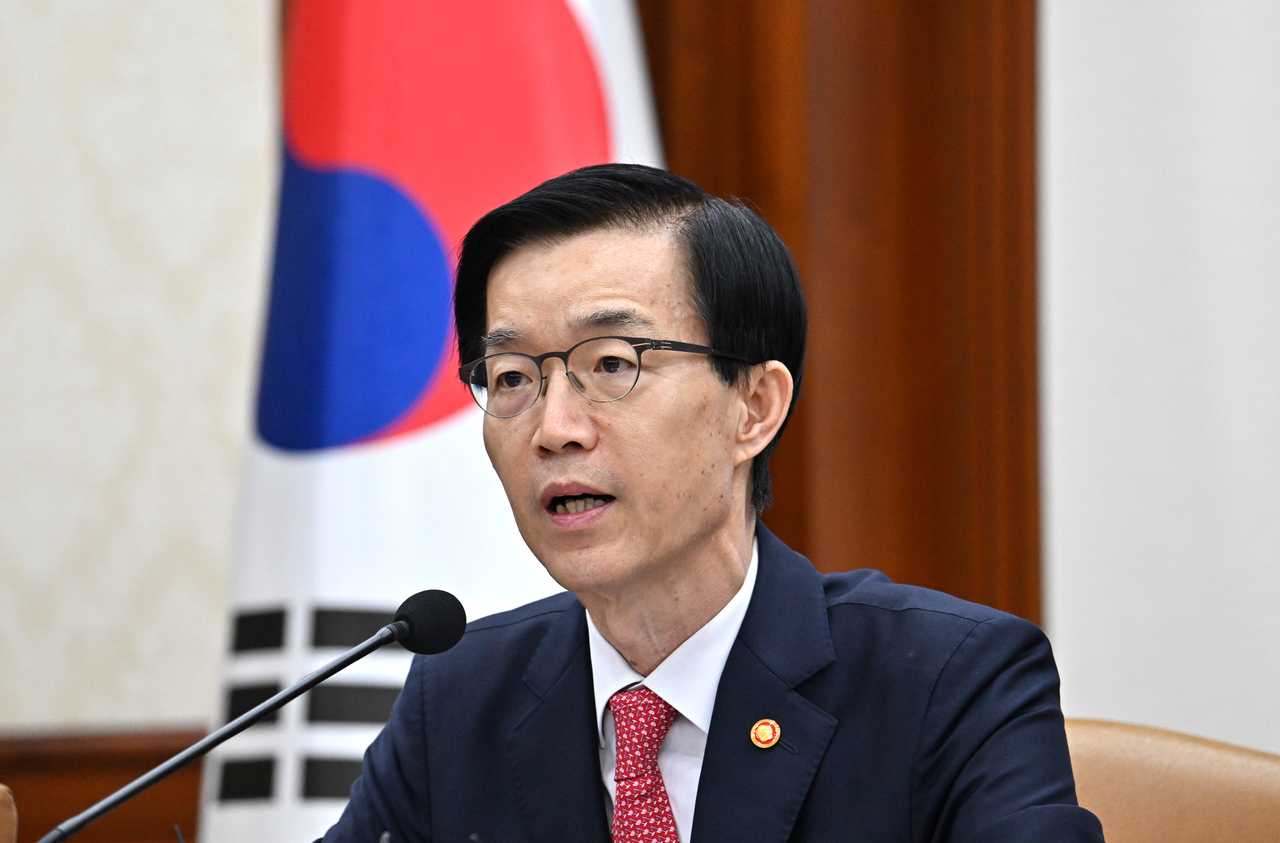 Bang Moon-kyu, then minister of trade, industry and energy, speaks at an emergency economic ministers' meeting at the Government Complex Seoul in Jongno, Seoul, in October 2023. (Im Se-jun/The Korea Herald)