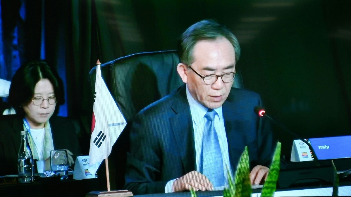 Foreign Minister Cho Tae-yul delivers remarks during a session of the foreign ministers' meeting of the Group of 20 nations in Johannesburg, South Africa. (Yonhap)