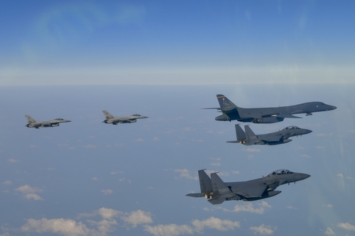 South Korea and the United States conduct joint air drills on Thursday. (Yonhap)
