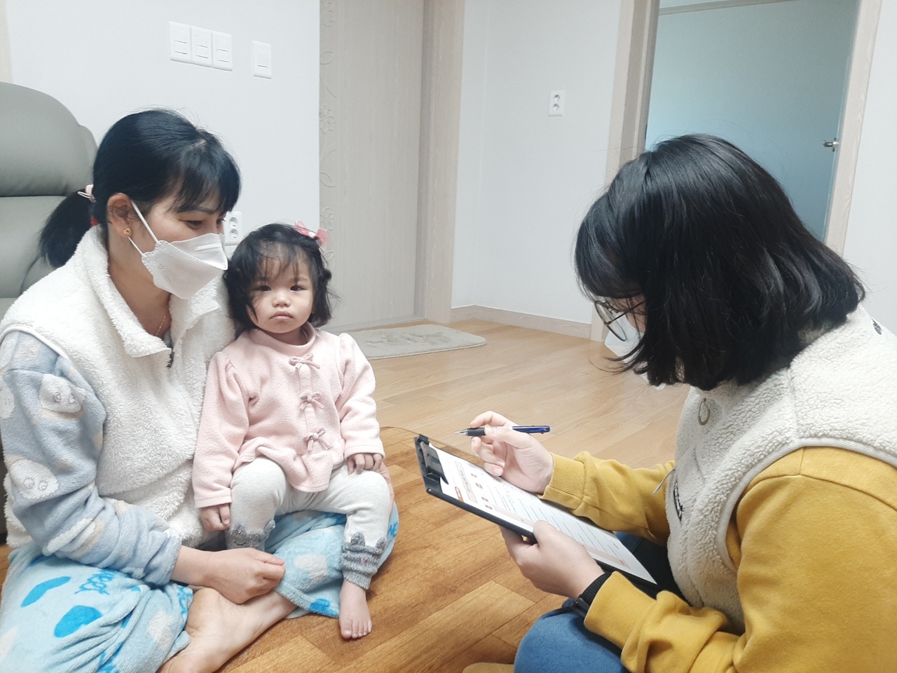 성주군은 찾아가는 맞춤형 생애초기 건강관리사업을 운영하고 있다.[성주군 제공]