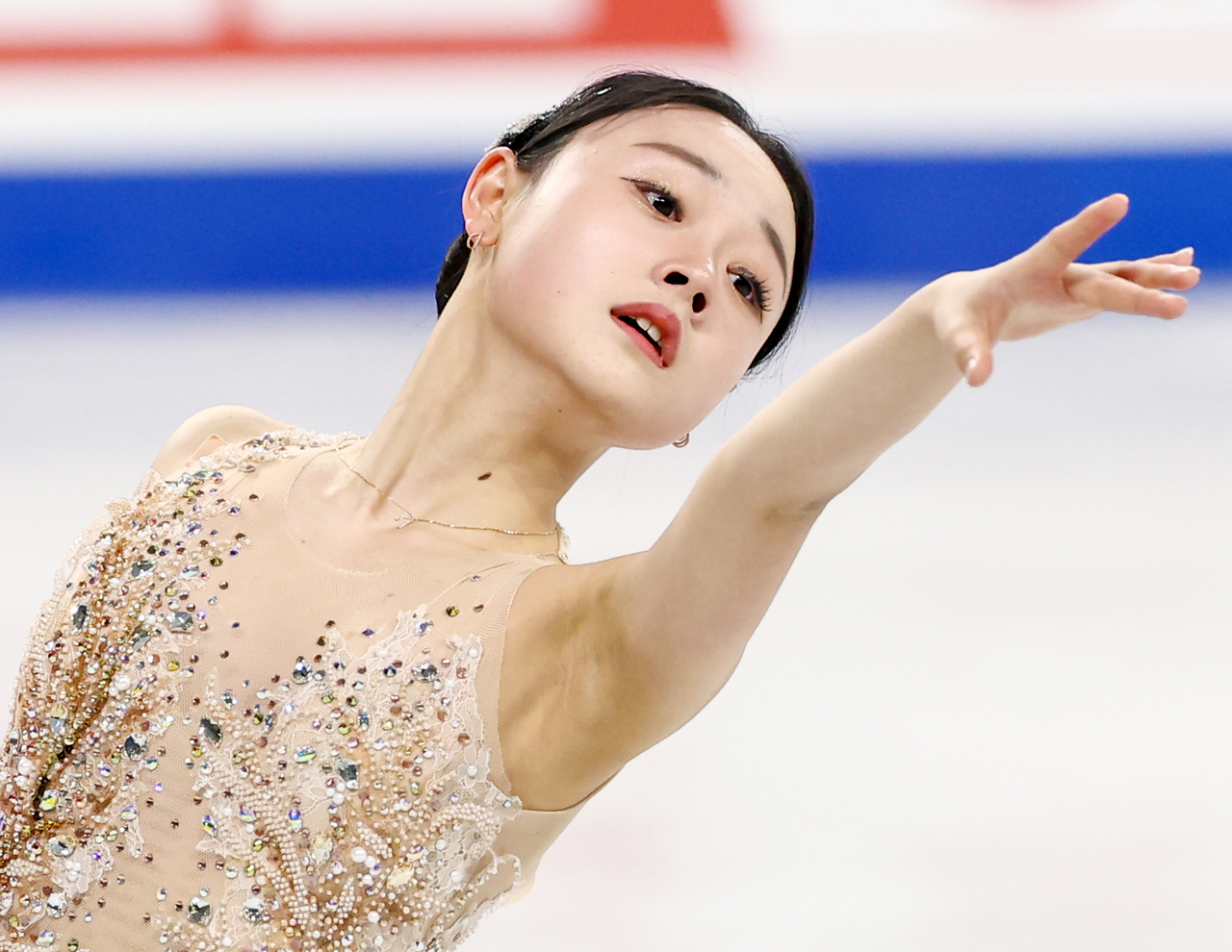 김채연이 23일 서울 목동 아이스링크에서 열린 2025 국제빙상경기연맹(ISU) 사대륙 피겨 선수권대회 여자 싱글 프리스케이팅에서 우아한 연기를 펼치고 있다.   [연합]