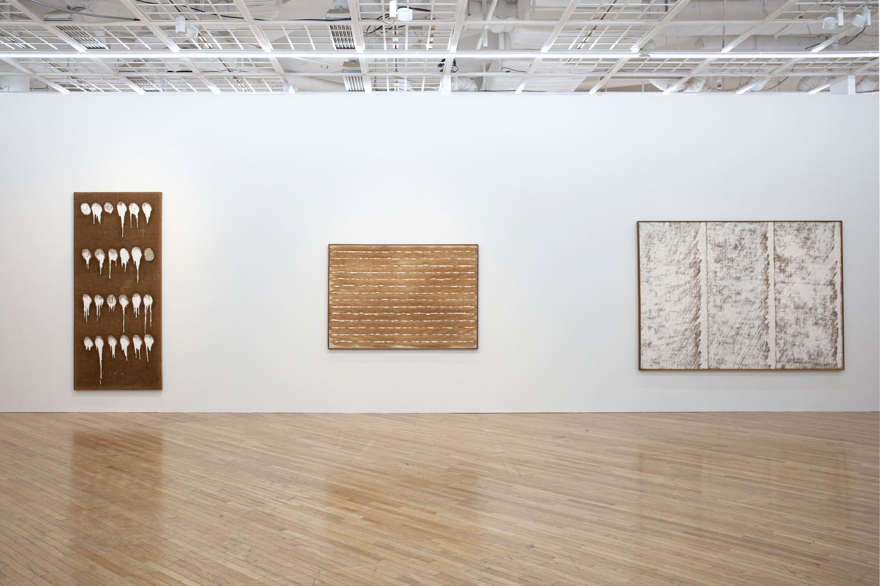 Installation view of "Ha Chong-Hyun 5975" at Art Sonje Center (Courtesy of the museum)