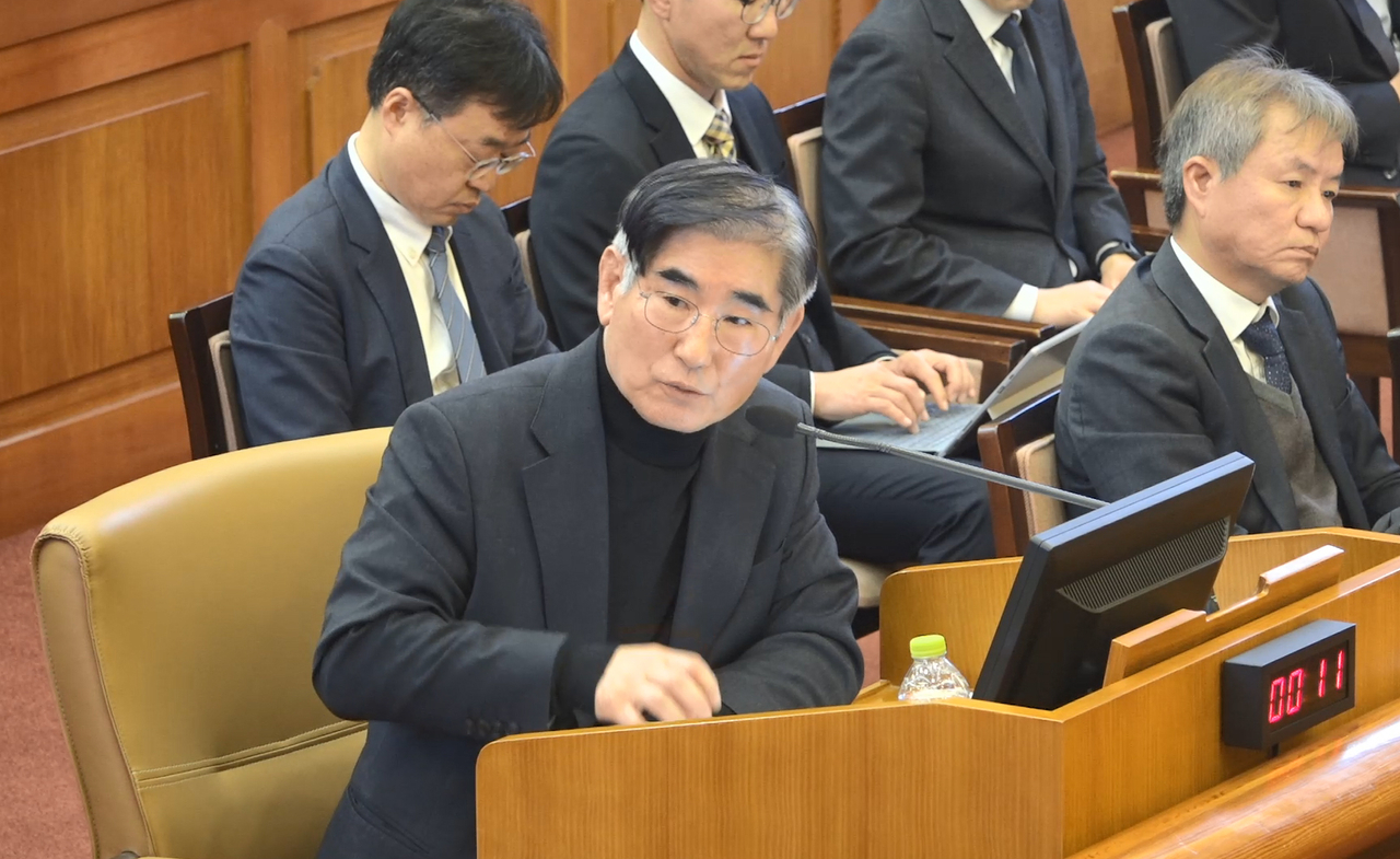 Former Defense Minister Kim Yong-hyun speaks at the fourth hearing of President Yoon Suk Yeol's impeachment trial at the Constitutional Court in Seoul on Jan. 23. (Courtesy of the Constitutional Court)