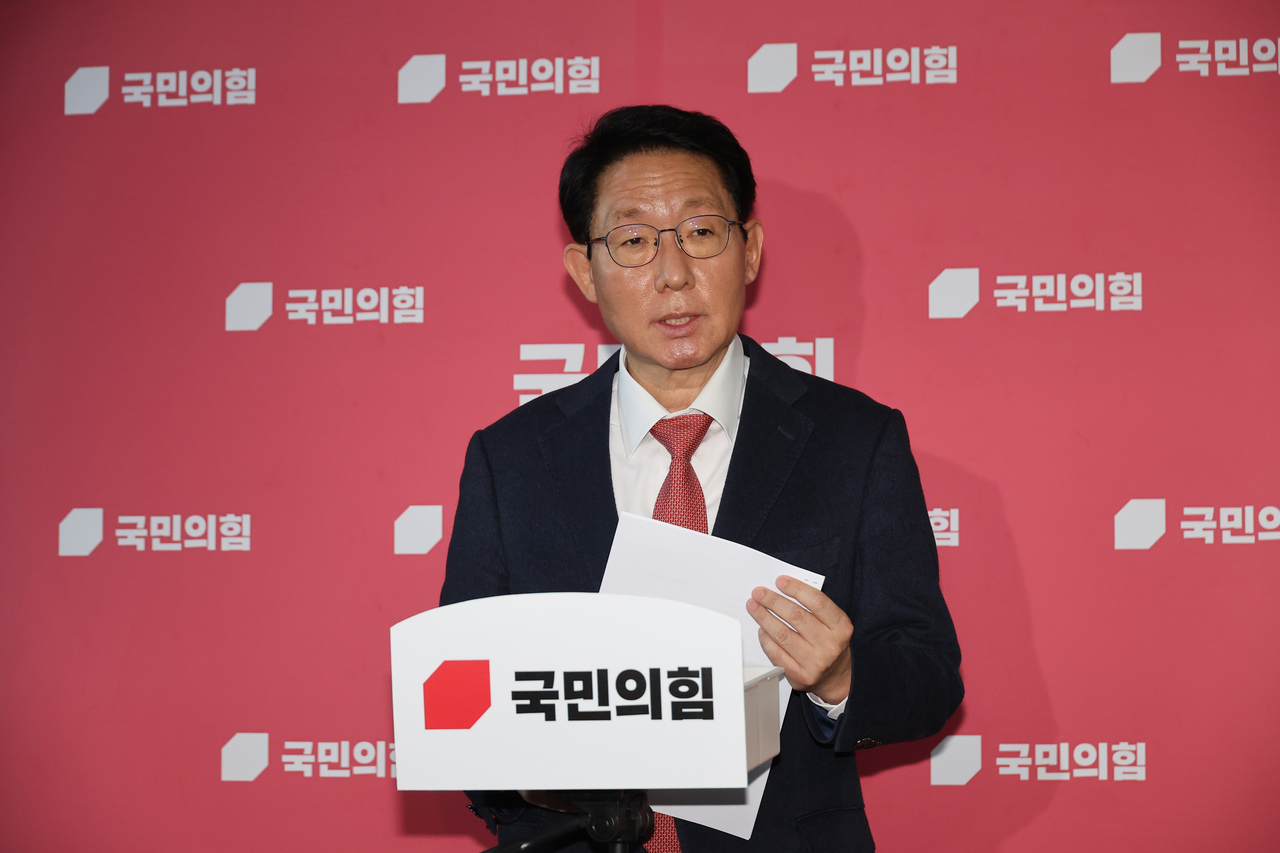 김상훈 국민의힘 정책위 의장이 24일 서울 여의도 국회에서 연금 개혁안 등 현안 관련 브리핑을 하고 있다. [연합]