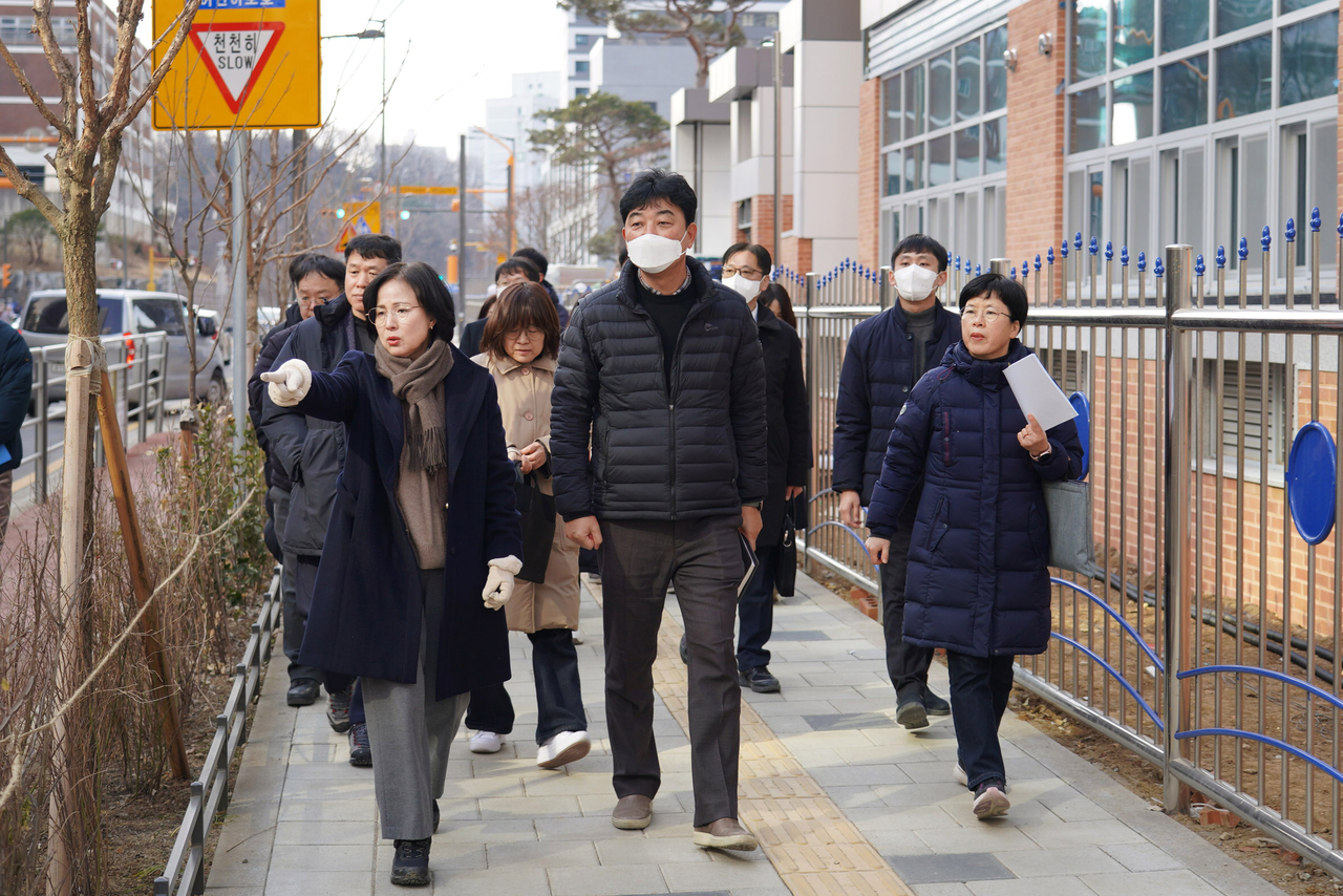 이수희 강동구청장, 둔촌·위례초 재개교 현장 점검 - 헤럴드경제