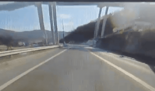 This video provided by a reader shows the collapse of the bridge near Anseong, Gyeonggi Province