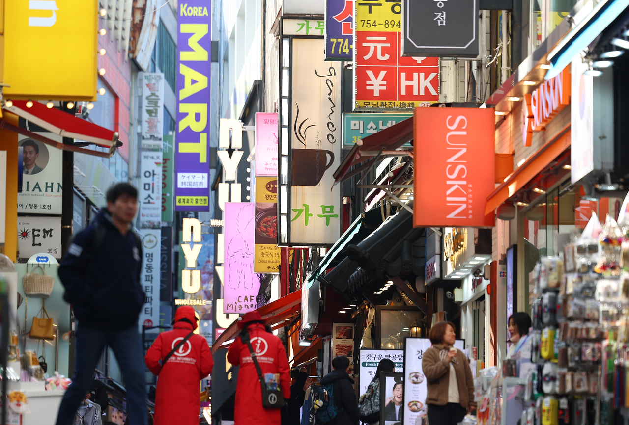 This file photo from Feb. 2 shows small businesses operating in Seoul's shopping district of Myeongdong. (Yonhap)