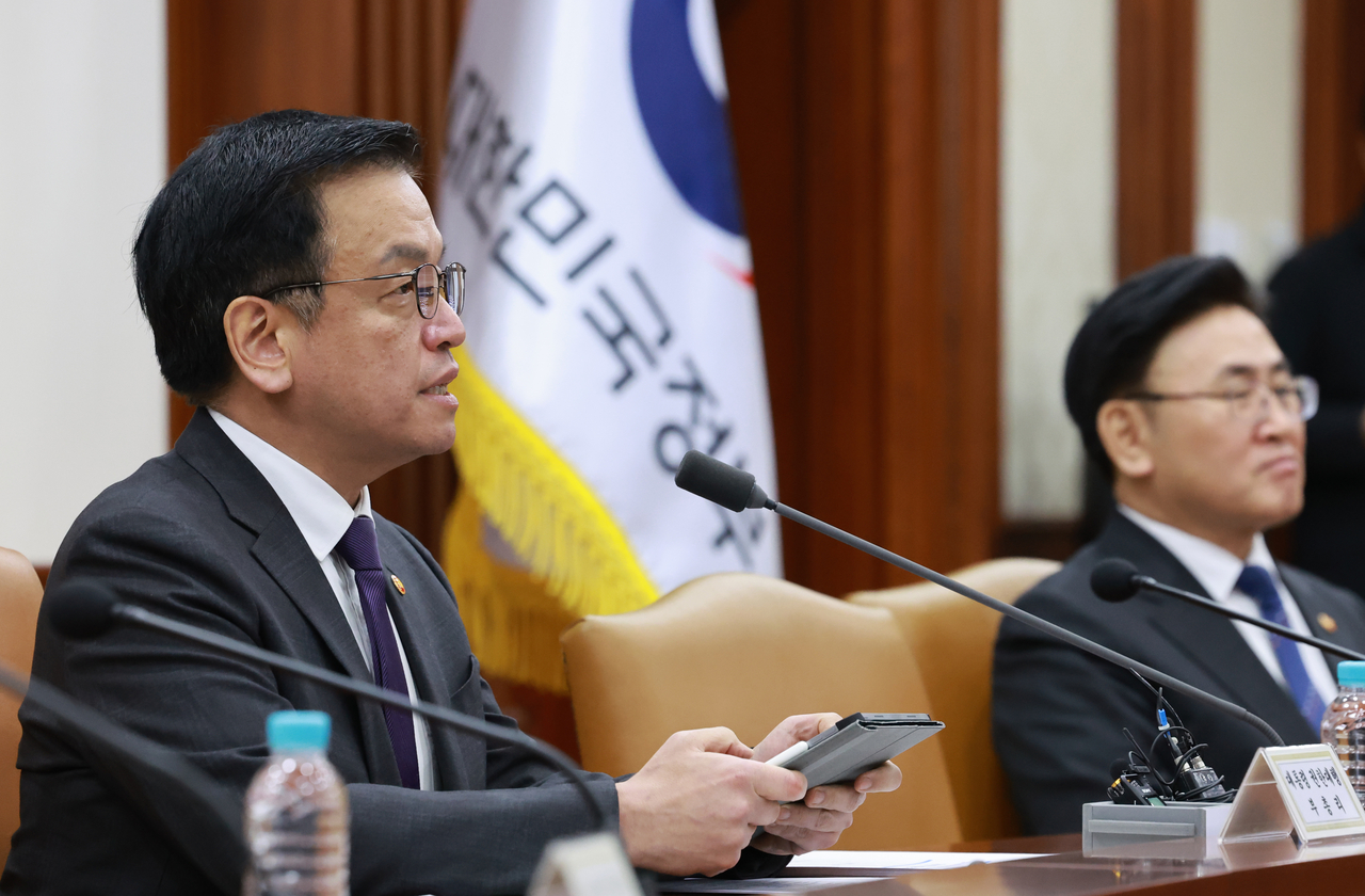 최상목 대통령 권한대행 부총리 겸 기획재정부 장관이 25일 정부서울청사에서 열린 ‘국정현안관계장관회의 겸 경제관계장관회의’에서 발언하고 있다. [연합]