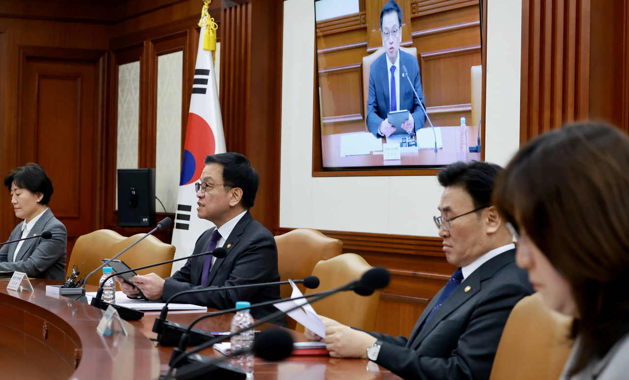 최상목 대통령 권한대행 부총리 겸 기획재정부 장관이 25일 정부서울청사에서 열린 ‘국정현안관계장관회의 겸 경제관계장관회의’에서 발언하고 있다.  [연합]