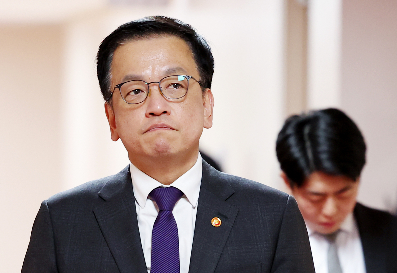 Acting President Choi Sang-mok attends a Cabinet meeting at the Government Complex Seoul on Tuesday. (Pool Photo via Yonhap)