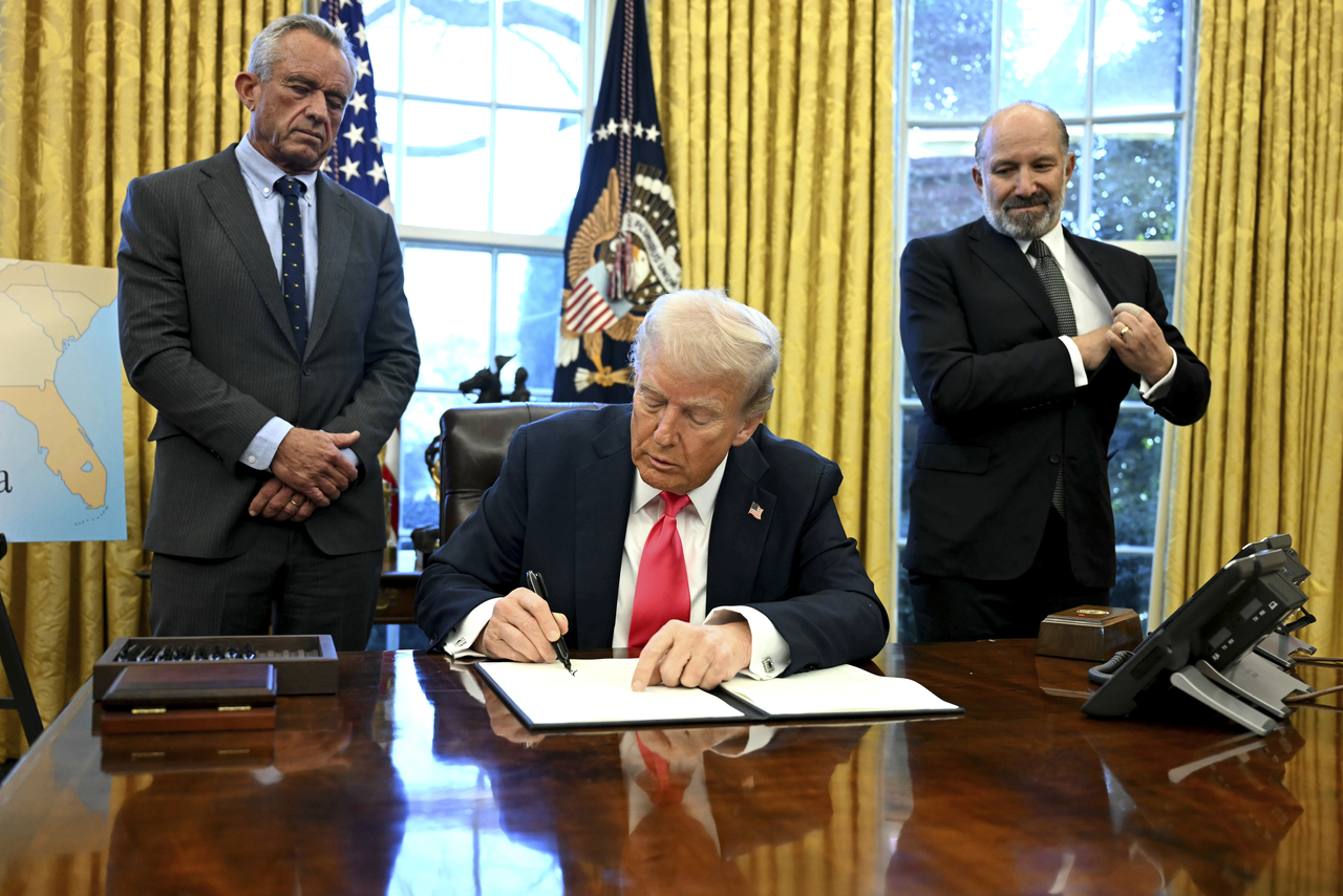 US President Donald Trump signs an executive order in the Oval Office at the White House in Washington on Tuesday. (AP-Yonhap)