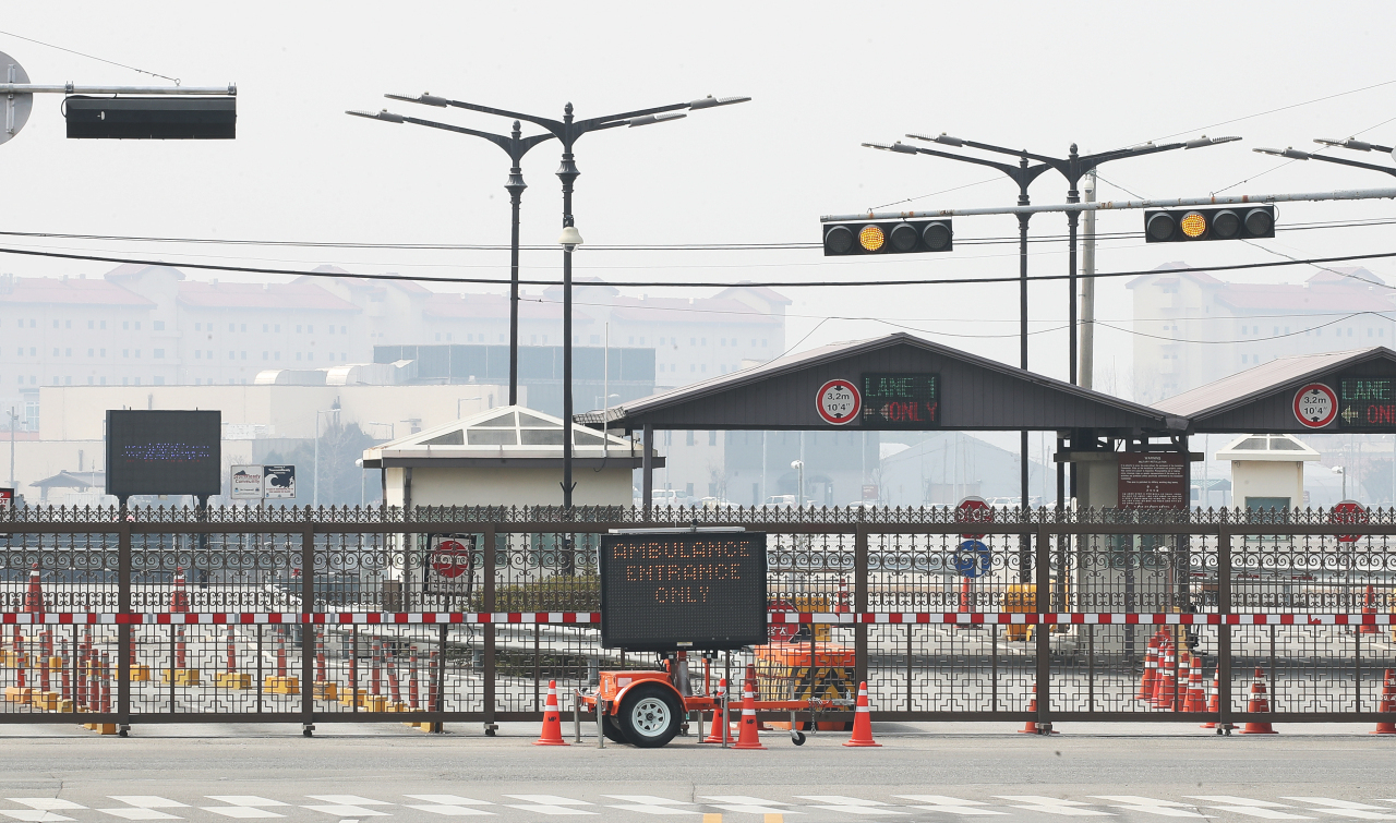 This photo shows a gate of the US base Camp Humphreys in Pyeongtaek, about 70 kilometers south of Seoul. (Yonhap)