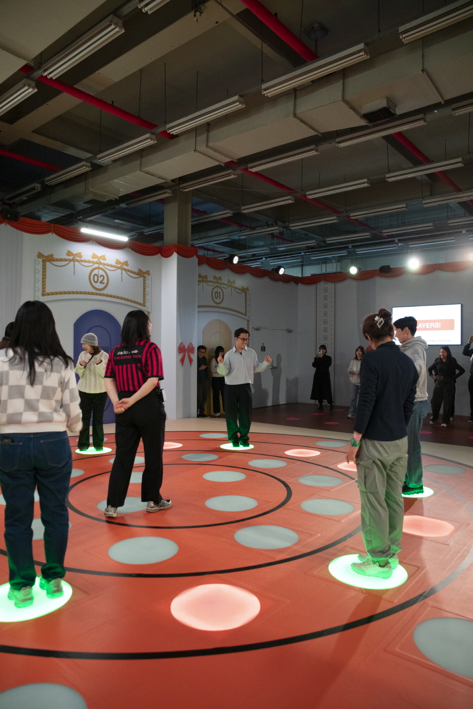 Participants play Round and Round at the Seoul edition of "Squid Game: The Experience" (Netflix)