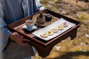 Out of grass and flowers that bud in spring: Hwajeon with spring flowers [Temple to Table]