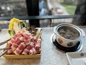 De-stress with spicy Chinese hot pot