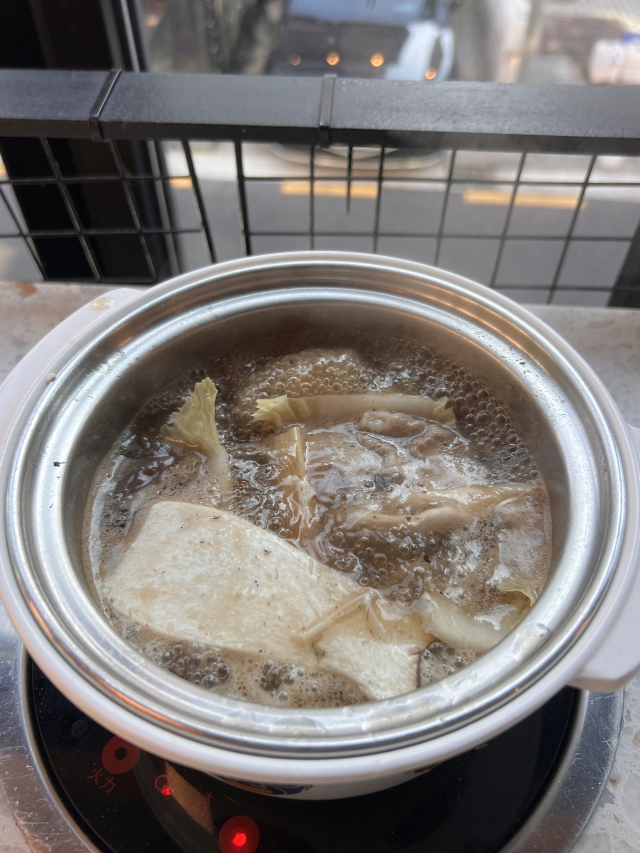 Chinese hot pot, or "huoguo," served at  Jing Guan Cheng Hotpot in Sinsa-dong, southern Seoul (Park Jun-hee/The Korea Herald)