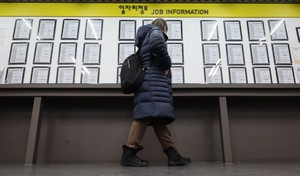 61% of major firms have no hiring plans for H1: survey