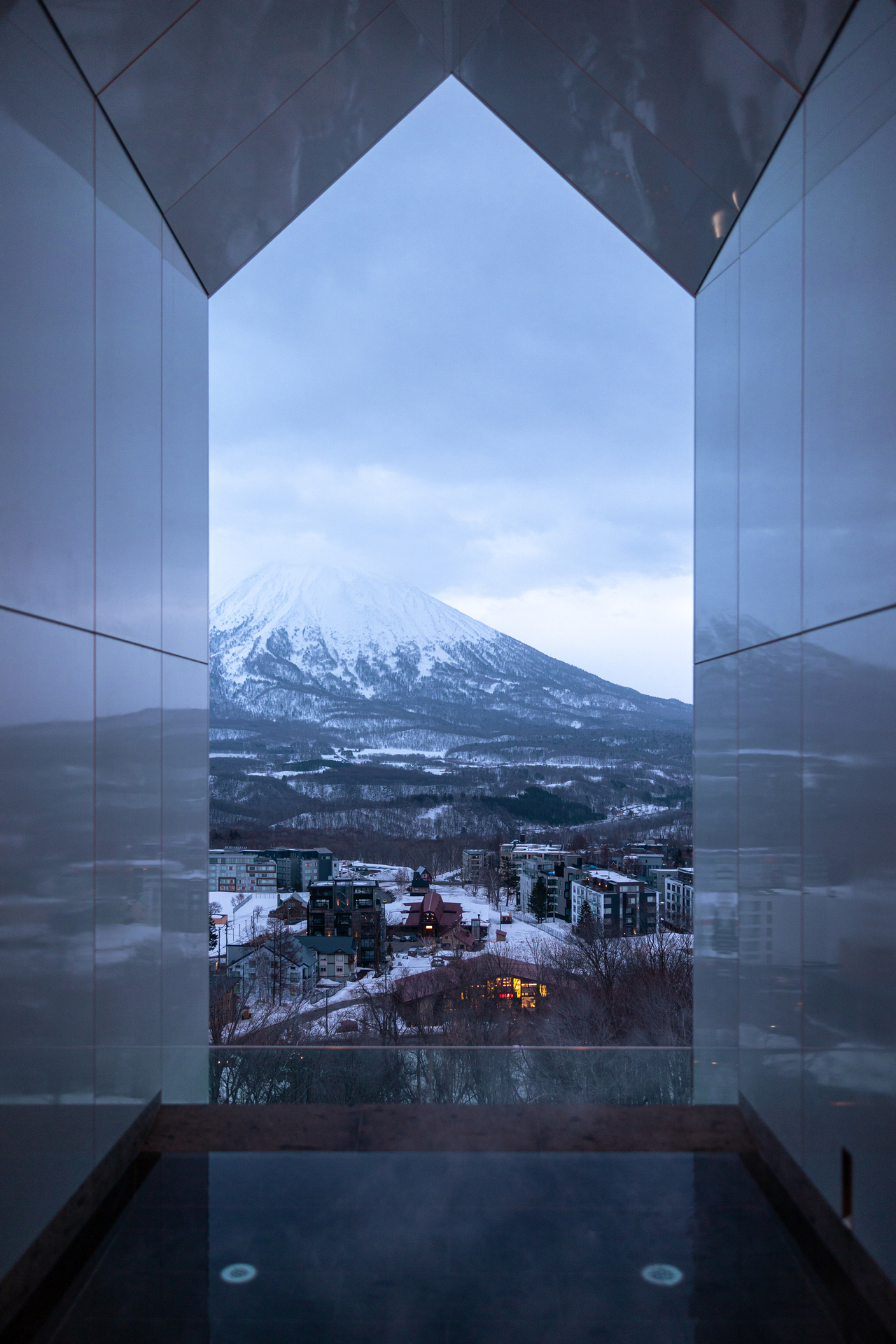 Muwa Infinity Onsen at Muwa Niseko on Hokkaido, Japan’s northernmost island. (Hanwha Solutions)