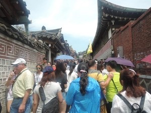 Seoul's Bukchon to enforce nighttime curfew for tourists
