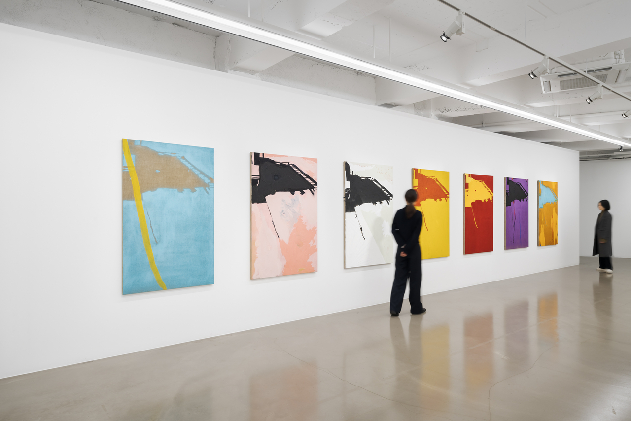 Installation view of “Freedom of Shadow” at Gallery Baton in Seoul  (Courtesy of the gallery)