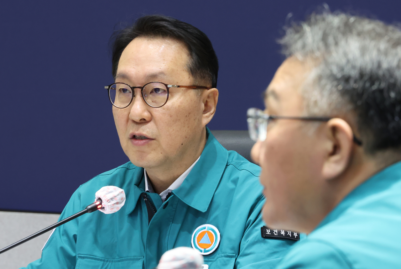 박민수 보건복지부 2차관이 28일 서울 종로구 정부서울청사 상황실에서 열린 의사 집단행동 중앙재난안전대책본부 회의에서 발언하고 있다. [연합]
