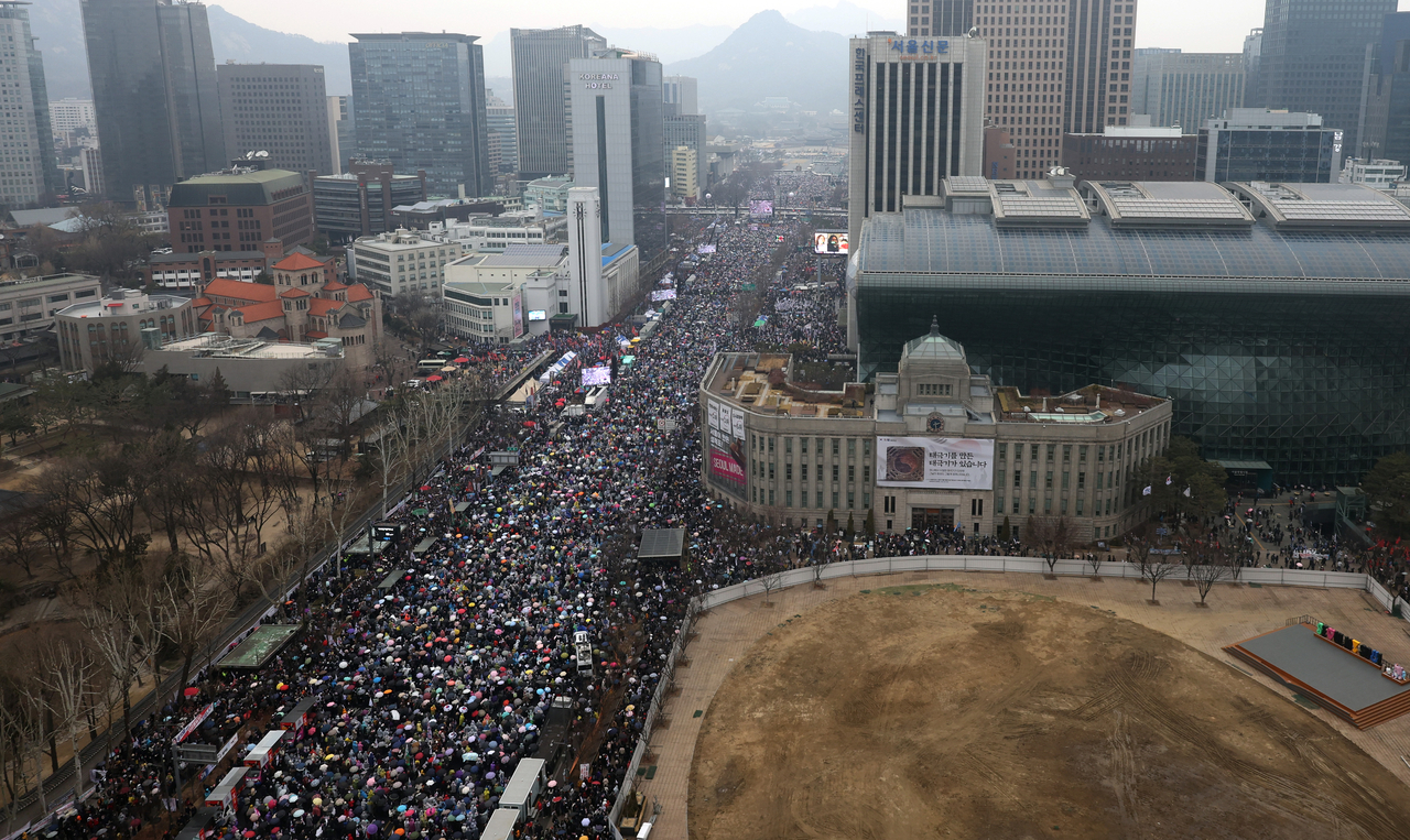 Thousands of protesters from the far-right conservative Christian group Save Korea rally on Sejong-daero, a major boulevard in central Seoul leading to Gwanghwamun and Gyeongbokgung Palace, opposing President Yoon Suk Yeol’s impeachment on the anniversary of the March 1 Independence Movement. (Yonhap)