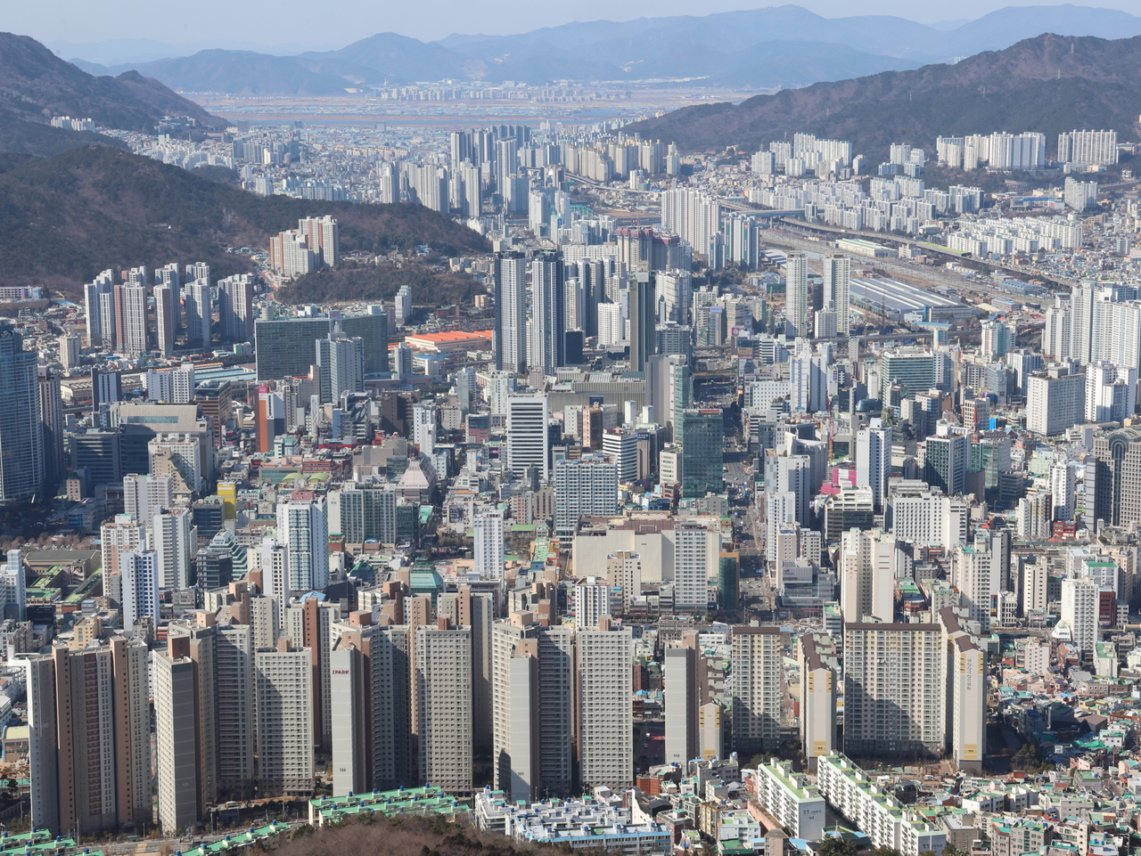 부산 부산진구 일대 아파트와 고층빌딩 모습 [연합]