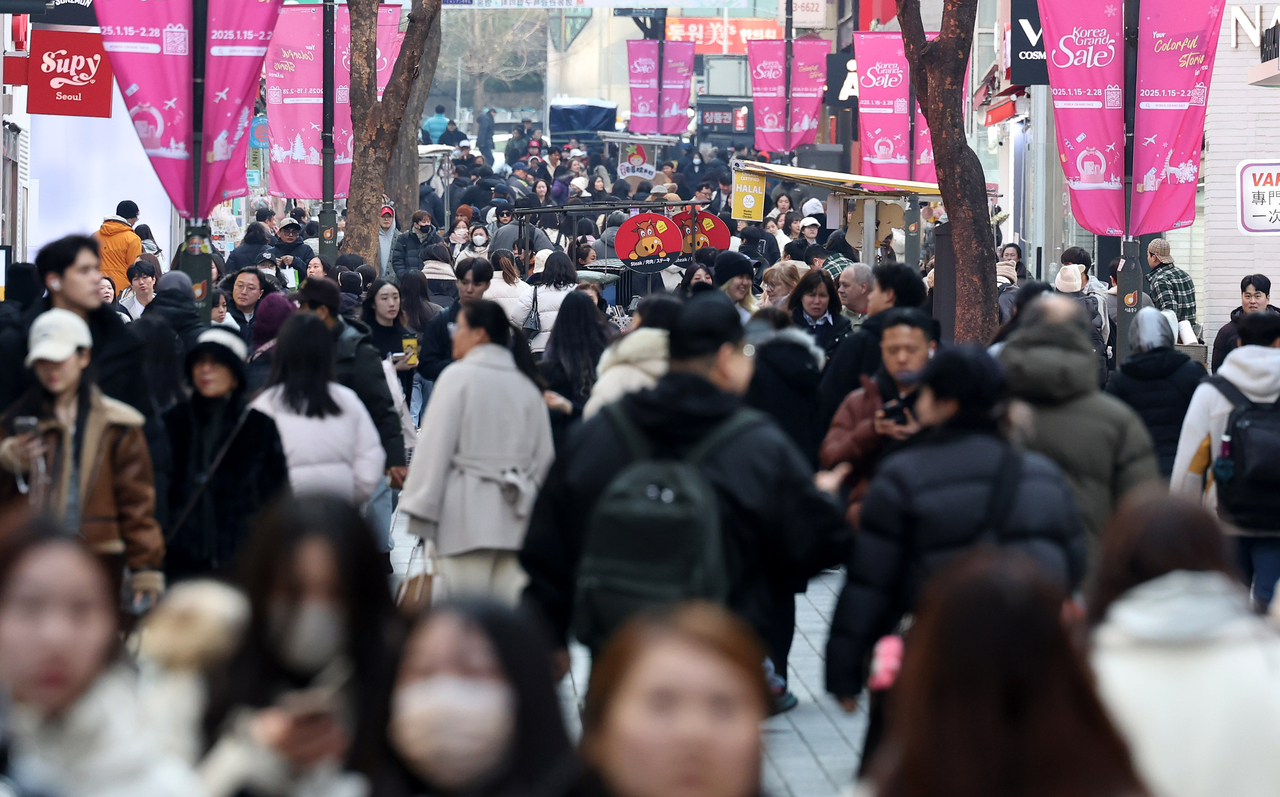 Myeong-dong is a popular shopping destination for foreign tourists (Yonhap)