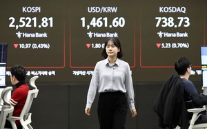 Seoul shares start higher amid Trump tariff woes