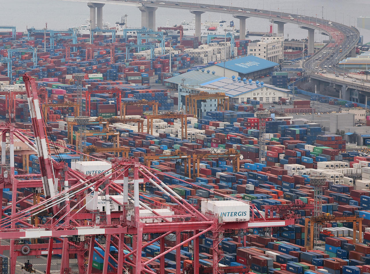 Containers are stacked at a port in South Korea's southeastern city of Busan on Sunday. (Yonhap)