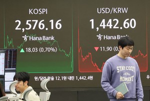 Seoul shares end higher for 2nd day on US tariff reprieve