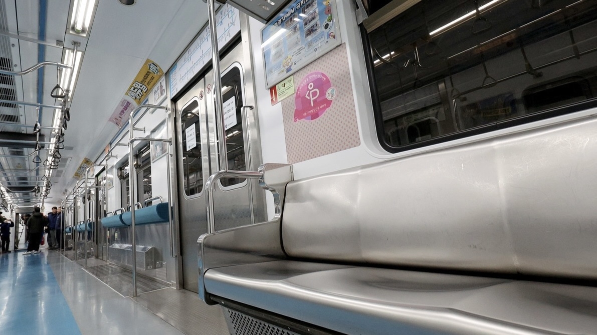 A subway car on Line No. 4, retrofitted with fewer seats to alleviate rush-hour congestion, awaits trial operation at Chang-dong Train Depot in northern Seoul last November, with priority seats for seniors and mobility-impaired passengers on the right.  (Newsis)