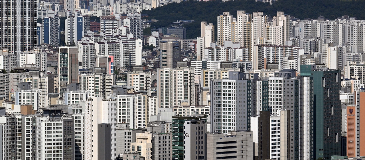 서울 남산에서 바라본 아파트 모습. [이상섭 기자]