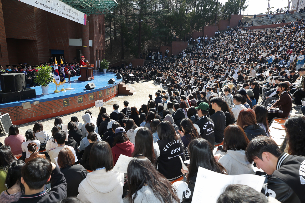 지난달 28일 계명대 성서캠퍼스 노천강당에서 열린 입학식 모습.[계명대 제공]