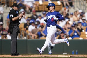 Giants' Lee Jung-hoo hits 2nd homer in spring training; Dodgers' Kim Hye-seong goes hitless