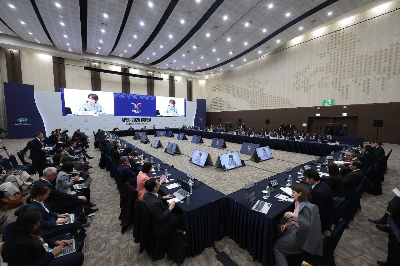 South Korean Ambassador Yoon Seong-mee, chair of the 2025 APEC Senior Officials, hosts the first SOM at the Hwabaek International Convention Center in Gyeongju, North Gyeongsang Province, on Saturday. Republic of Korea Ministry of Foreign Affairs