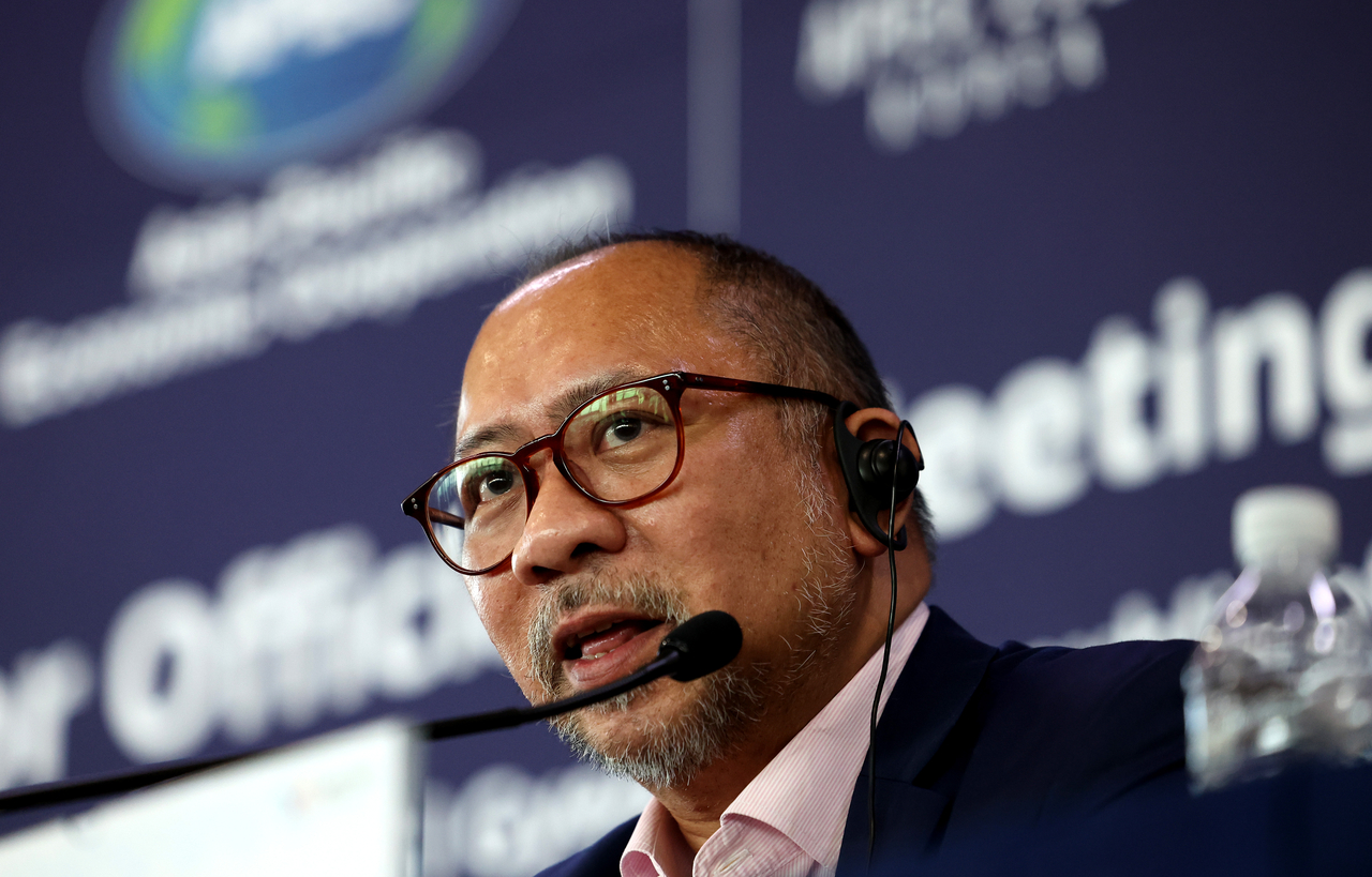 Eduardo Pedrosa, executive director of the APEC Secretariat, speaks during the news conference on Sunday. Newsis