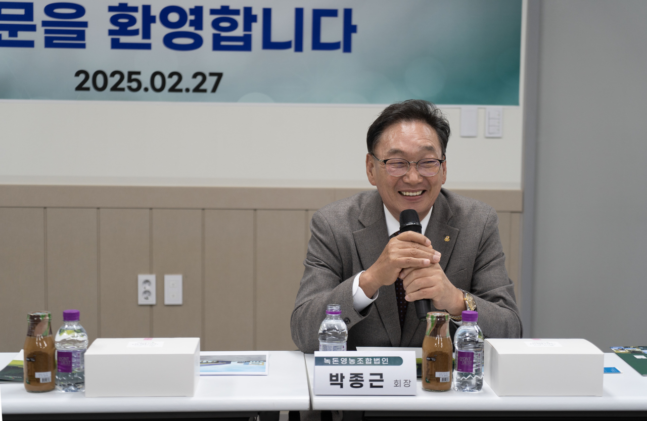 박종근 녹돈영농조합법인 회장이 기자들의 질문에 답하고 있다. [녹돈 제공]