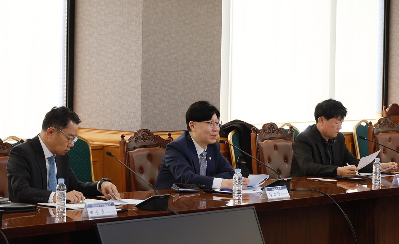 김소영(가운데) 금융위원회 부위원장이 10일 오전 서울 중구 은행회관에서 열린 금융시장 현안 점검·소통회의에서 발언하고 있다. [금융위 제공]