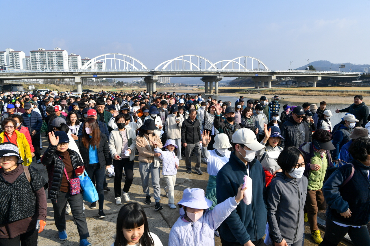 영주시민 건강걷기대회가 오는  15일 서천둔치에서 열린다.사진은 지난해 행사모습(영주시 제공)